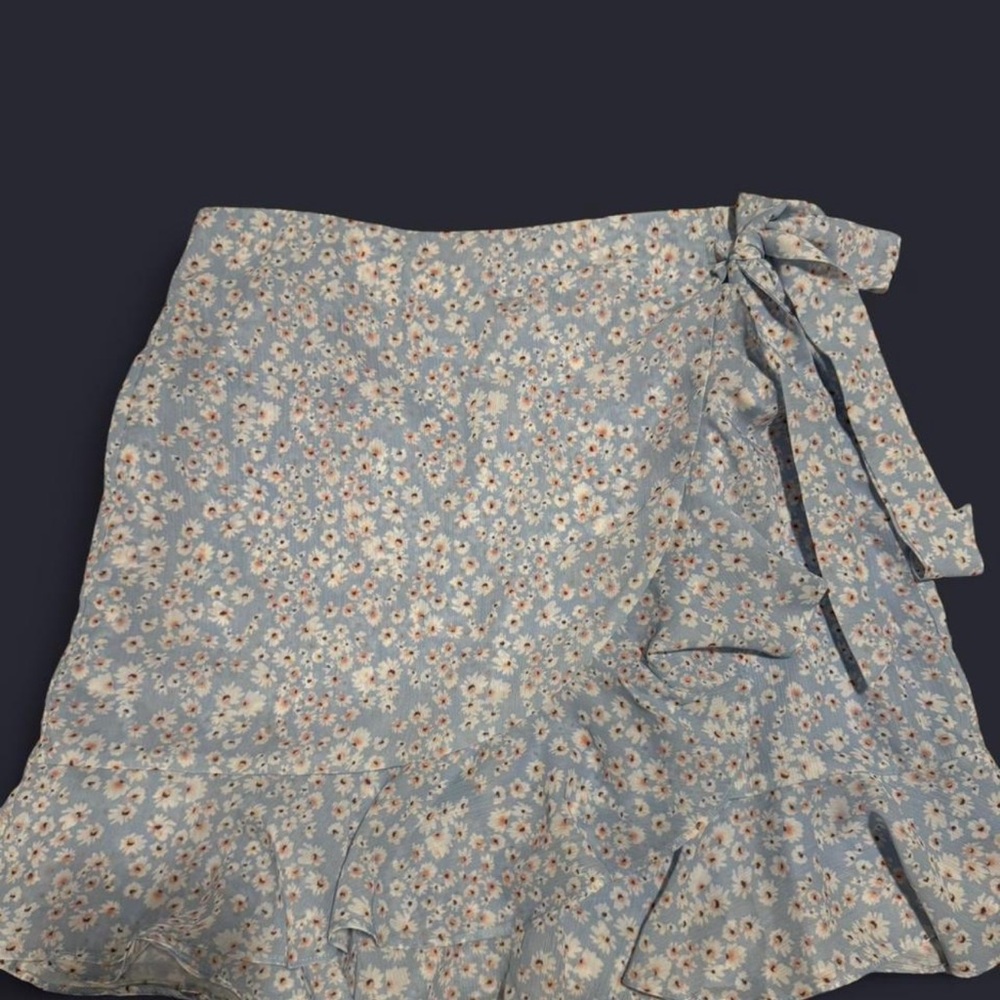 Chic Floral Mini Skirt in Light Blue